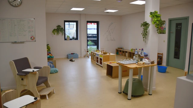Abri-des-papillons-cr&egrave;che-sonefa