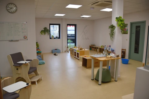 Abri-des-papillons-cr&egrave;che-sonefa